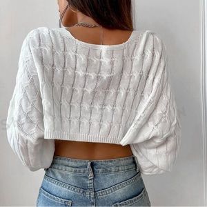 Knitted cropped cardigan.